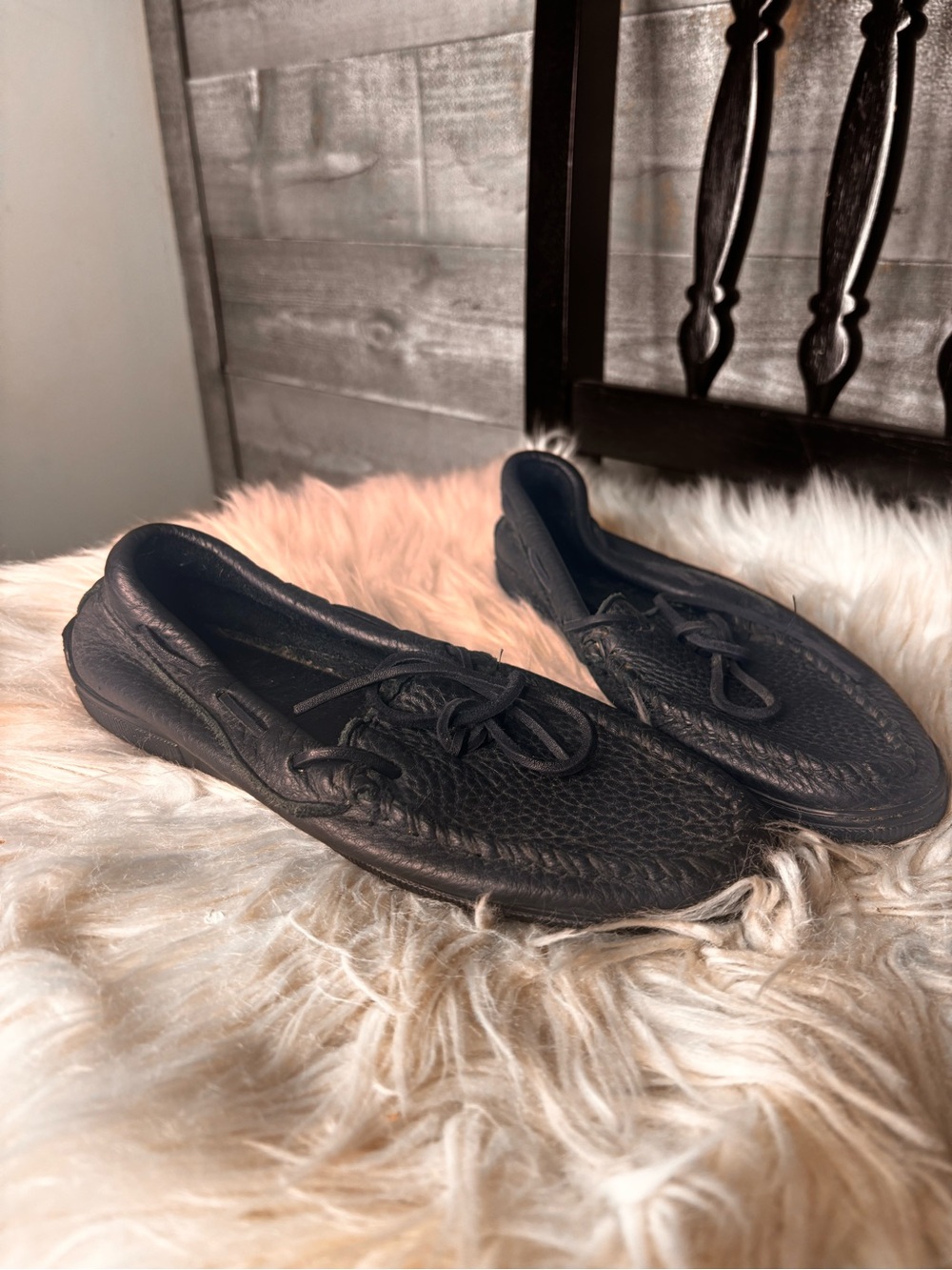Minnetonka 8.5  vintage Casual Leather Moccasin Loafers - Black pebbled leather